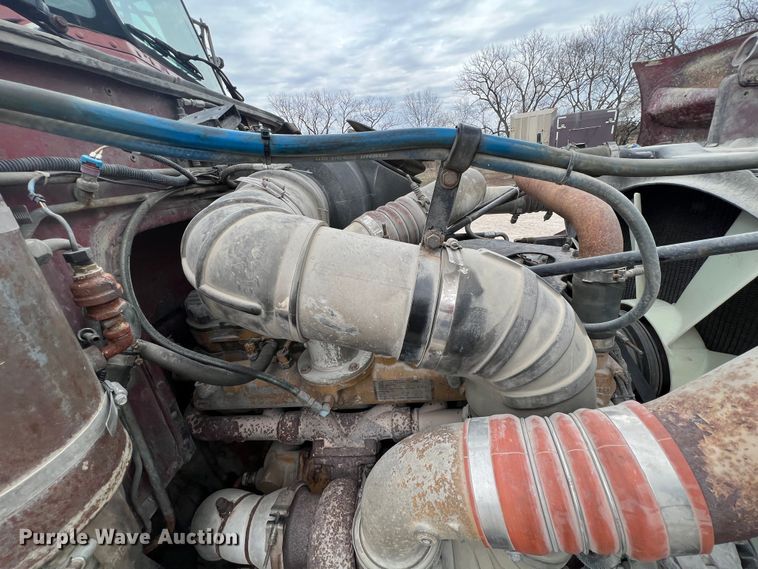 image for item KR9516 1997 Peterbilt 385  semi truck