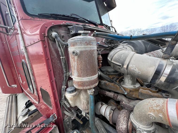 image for item KR9516 1997 Peterbilt 385  semi truck