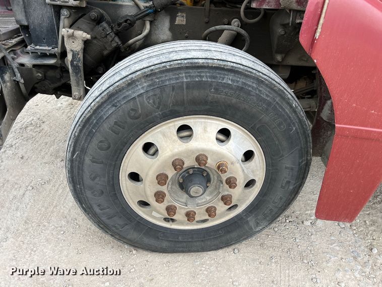 image for item KR9516 1997 Peterbilt 385  semi truck