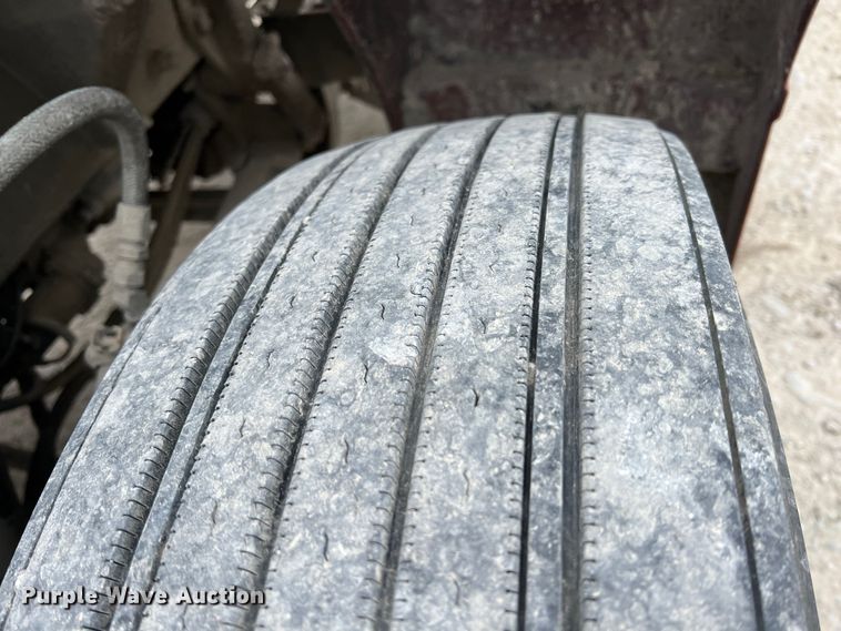 image for item KR9516 1997 Peterbilt 385  semi truck