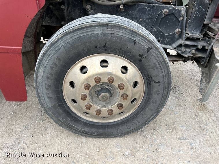 image for item KR9516 1997 Peterbilt 385  semi truck