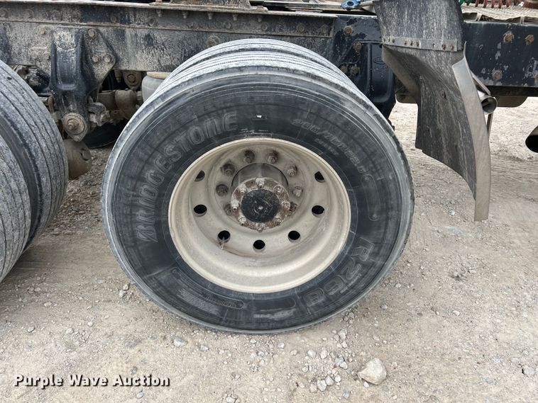 image for item KR9516 1997 Peterbilt 385  semi truck