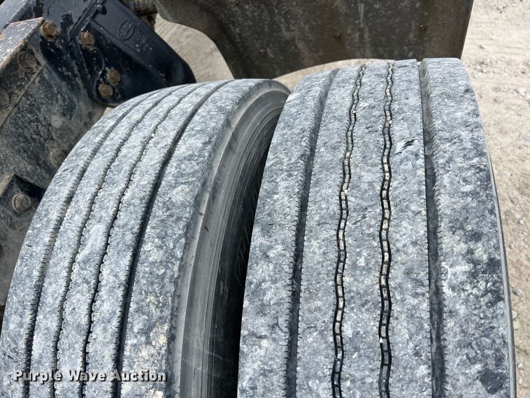 image for item KR9516 1997 Peterbilt 385  semi truck