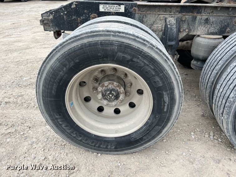 image for item KR9516 1997 Peterbilt 385  semi truck