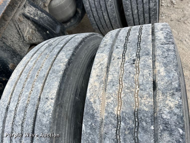 image for item KR9516 1997 Peterbilt 385  semi truck