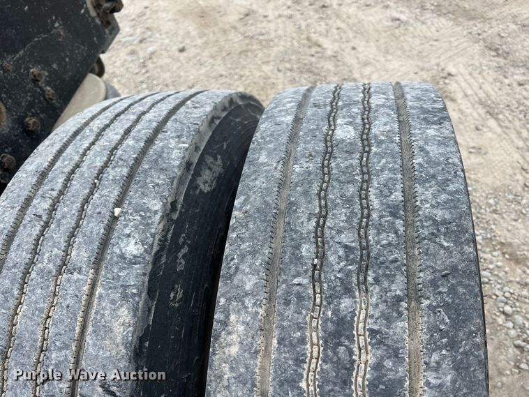 image for item KR9516 1997 Peterbilt 385  semi truck