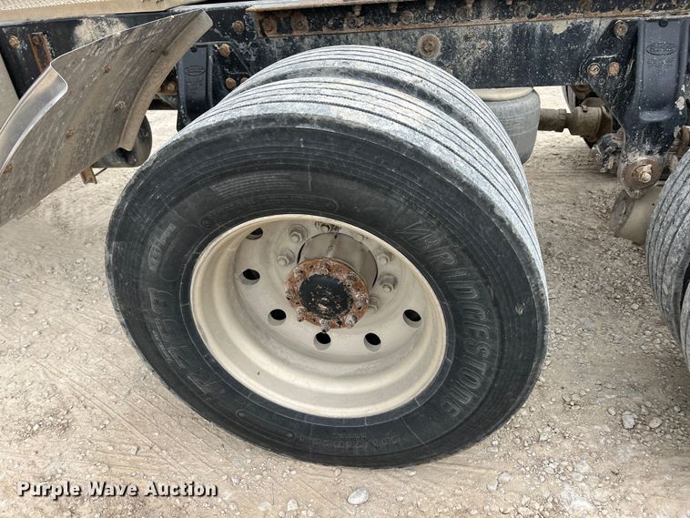 image for item KR9516 1997 Peterbilt 385  semi truck