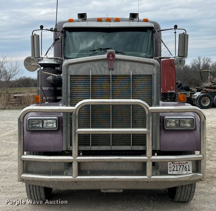 image for item KR9517 2002 Kenworth W900  semi truck