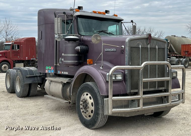 image for item KR9517 2002 Kenworth W900  semi truck