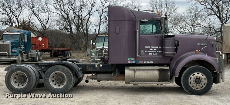 image for item KR9517 2002 Kenworth W900  semi truck