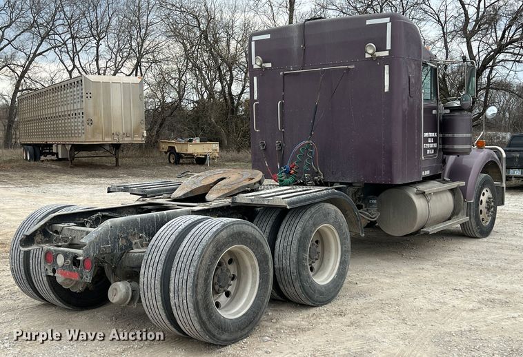 image for item KR9517 2002 Kenworth W900  semi truck