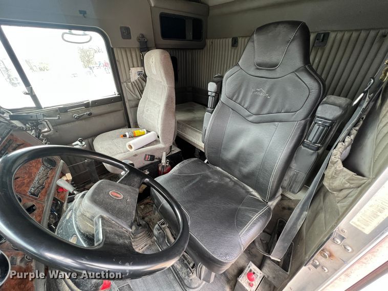 image for item KR9517 2002 Kenworth W900  semi truck