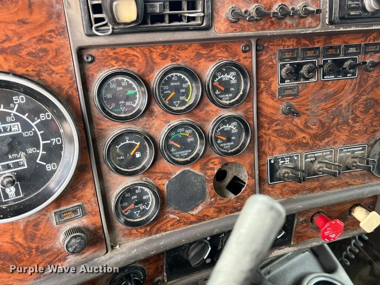 image for item KR9517 2002 Kenworth W900  semi truck