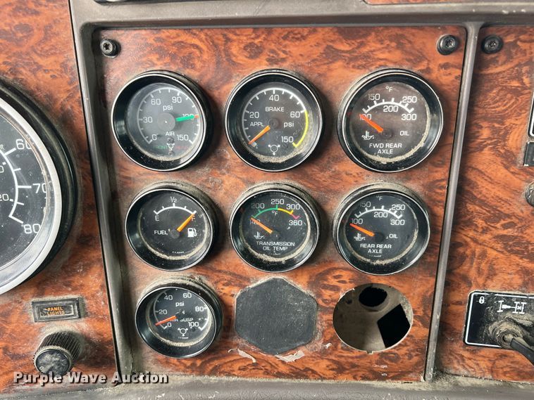 image for item KR9517 2002 Kenworth W900  semi truck