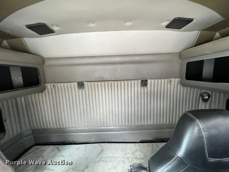 image for item KR9517 2002 Kenworth W900  semi truck