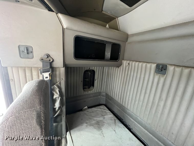 image for item KR9517 2002 Kenworth W900  semi truck