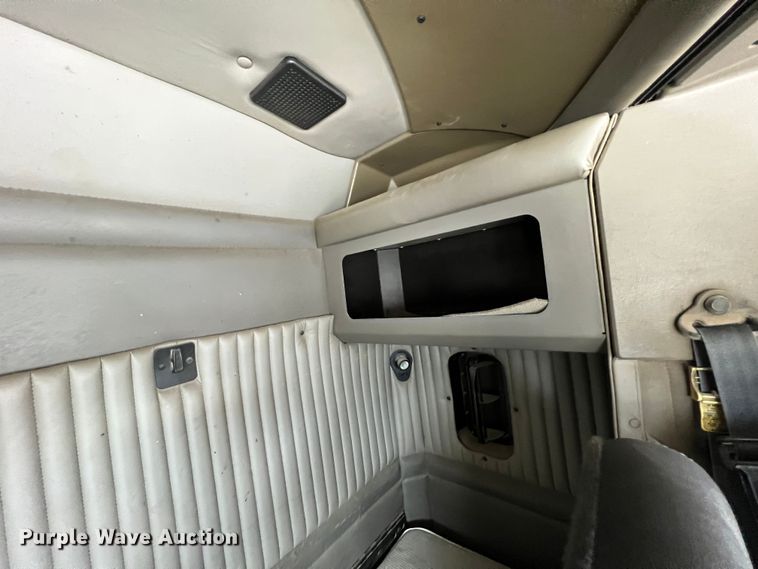 image for item KR9517 2002 Kenworth W900  semi truck