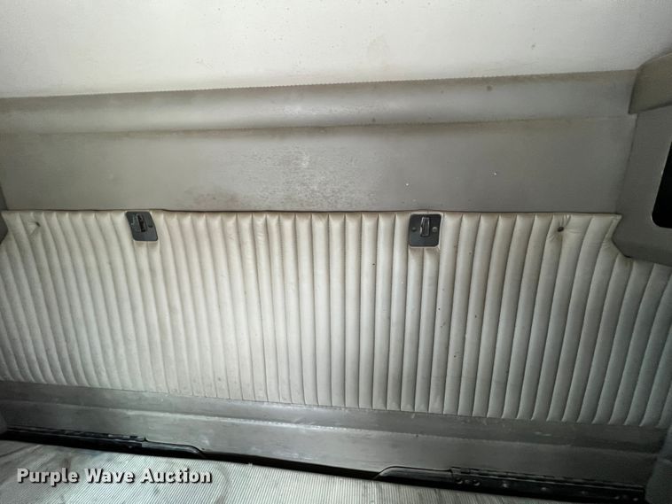 image for item KR9517 2002 Kenworth W900  semi truck