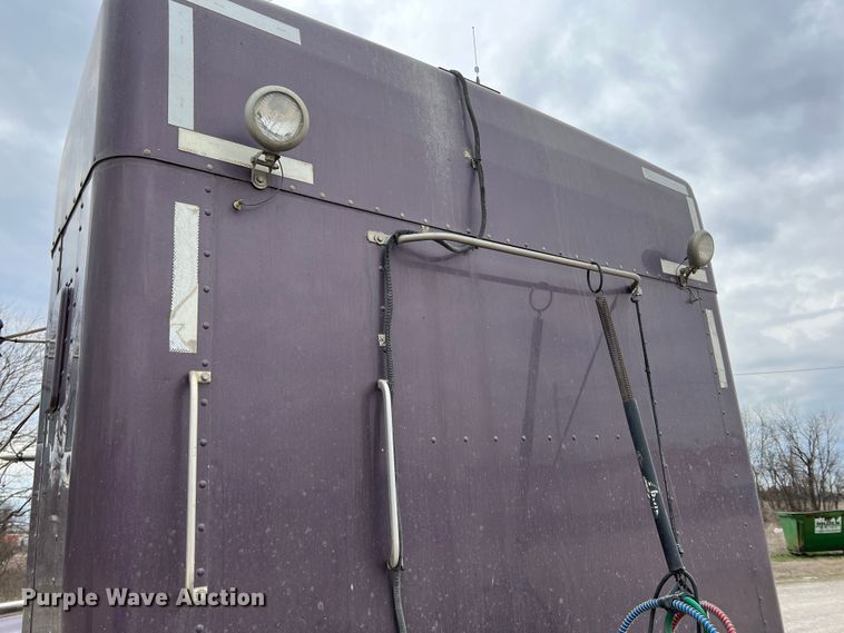 image for item KR9517 2002 Kenworth W900  semi truck