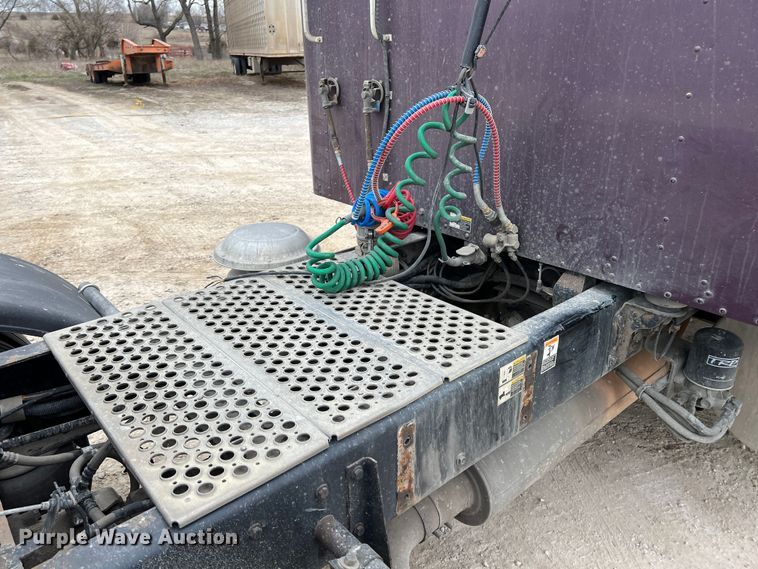 image for item KR9517 2002 Kenworth W900  semi truck