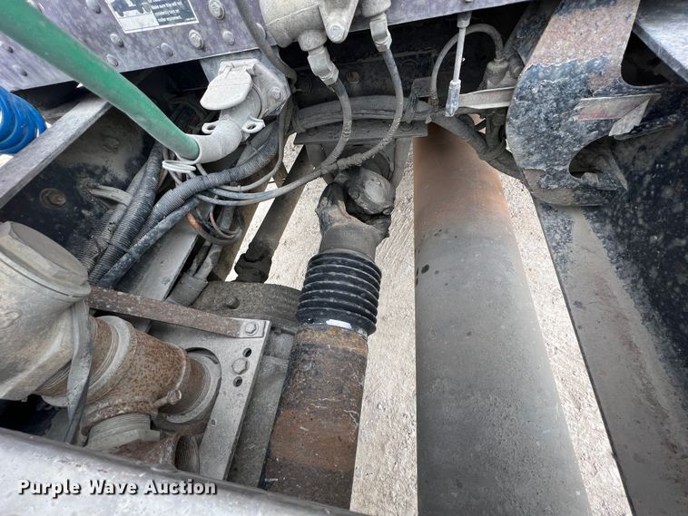 image for item KR9517 2002 Kenworth W900  semi truck