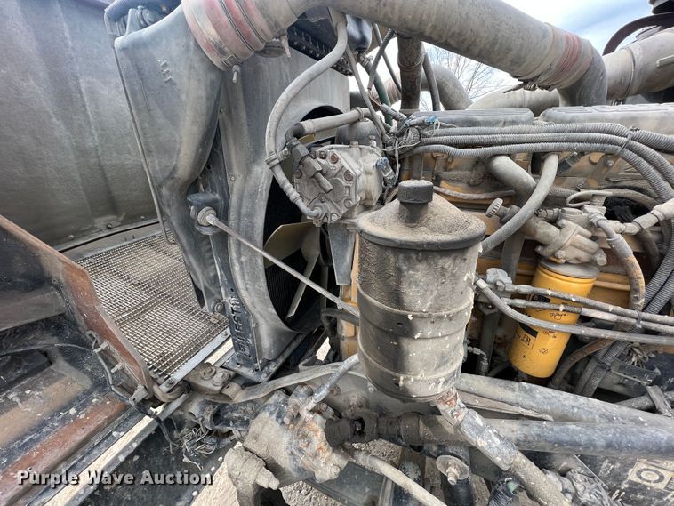 image for item KR9517 2002 Kenworth W900  semi truck