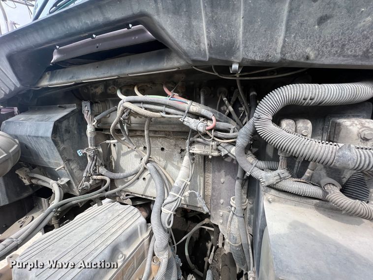 image for item KR9517 2002 Kenworth W900  semi truck