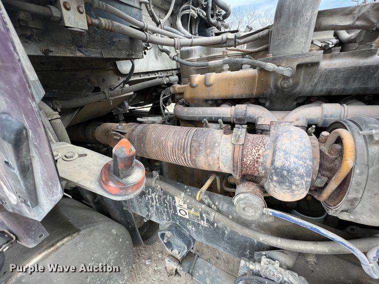 image for item KR9517 2002 Kenworth W900  semi truck