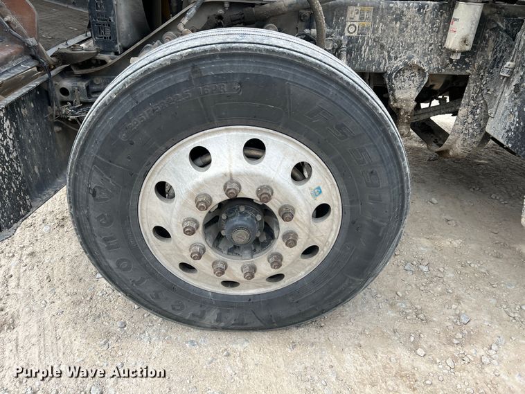 image for item KR9517 2002 Kenworth W900  semi truck