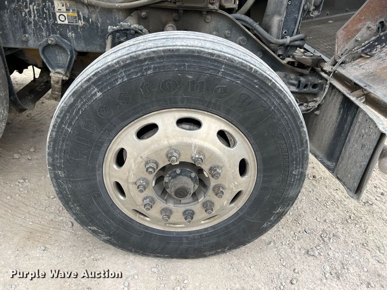 image for item KR9517 2002 Kenworth W900  semi truck