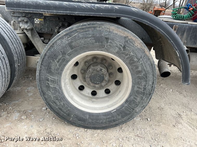 image for item KR9517 2002 Kenworth W900  semi truck