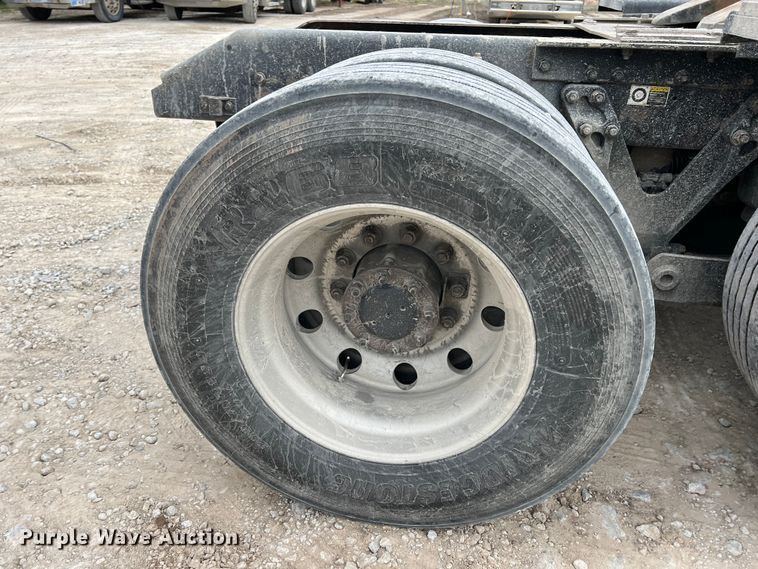 image for item KR9517 2002 Kenworth W900  semi truck