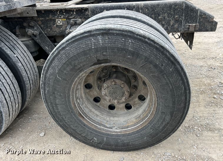 image for item KR9517 2002 Kenworth W900  semi truck