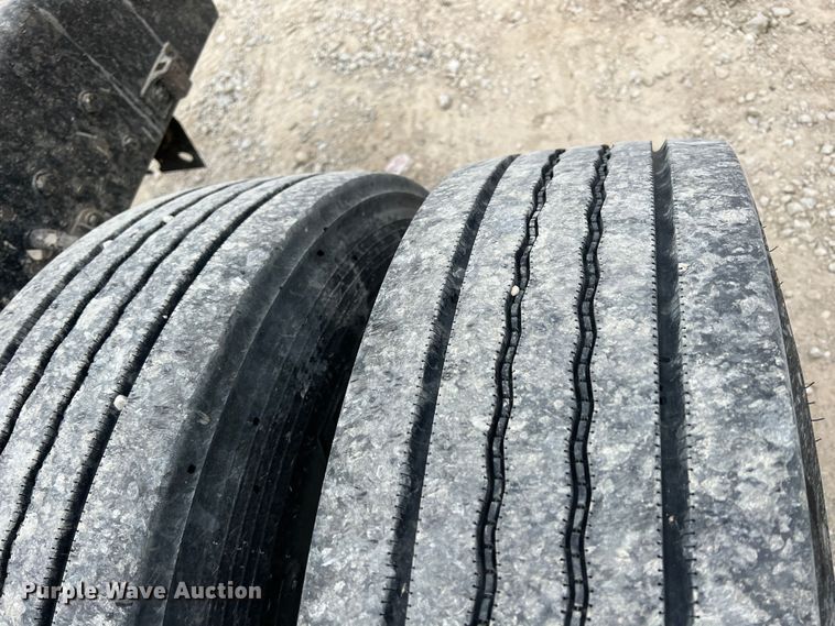 image for item KR9517 2002 Kenworth W900  semi truck