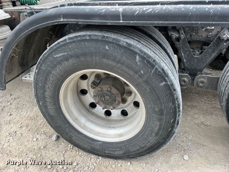 image for item KR9517 2002 Kenworth W900  semi truck