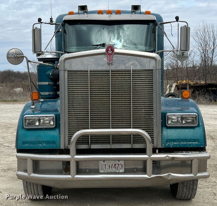 image for item KR9518 2002 Kenworth W900  semi truck