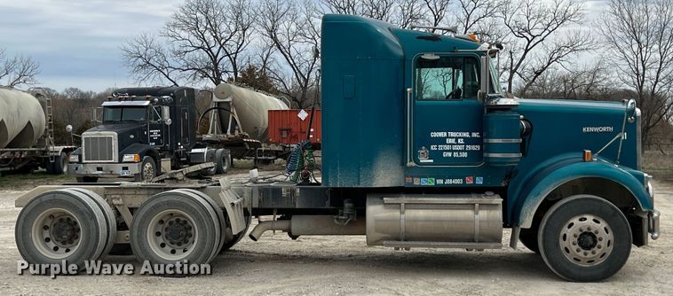 image for item KR9518 2002 Kenworth W900  semi truck