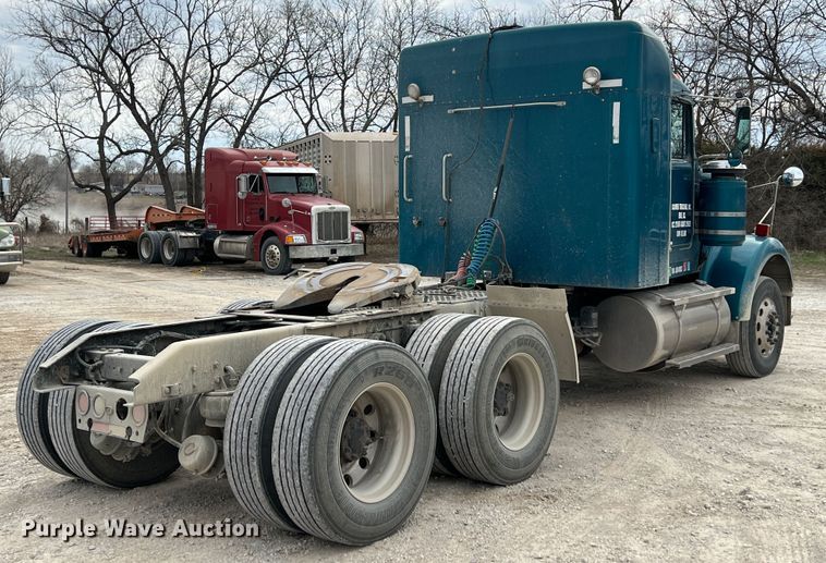 image for item KR9518 2002 Kenworth W900  semi truck