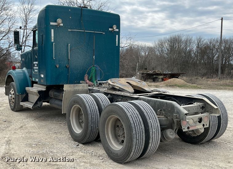 image for item KR9518 2002 Kenworth W900  semi truck