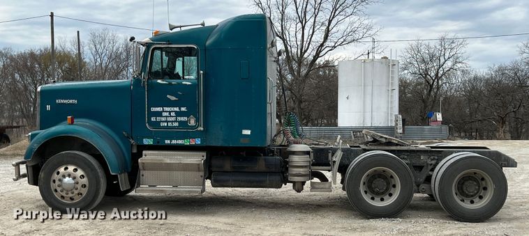 image for item KR9518 2002 Kenworth W900  semi truck