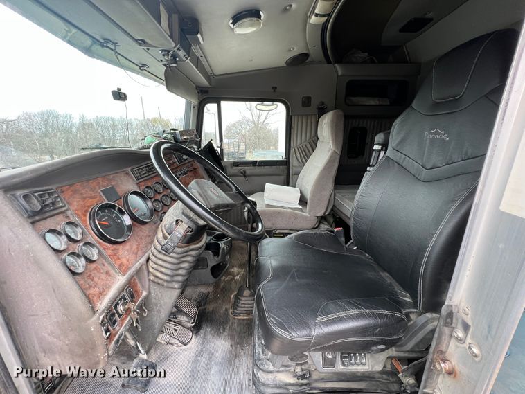 image for item KR9518 2002 Kenworth W900  semi truck