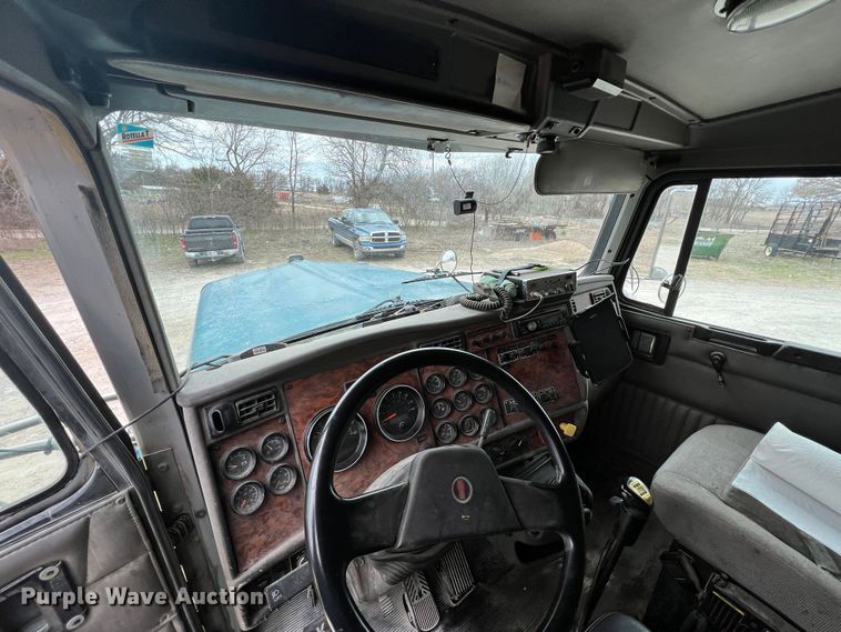 image for item KR9518 2002 Kenworth W900  semi truck