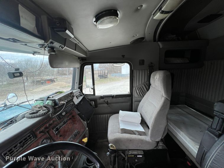 image for item KR9518 2002 Kenworth W900  semi truck