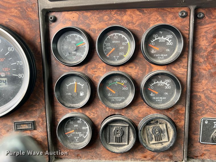 image for item KR9518 2002 Kenworth W900  semi truck