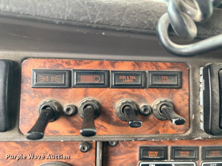 image for item KR9518 2002 Kenworth W900  semi truck