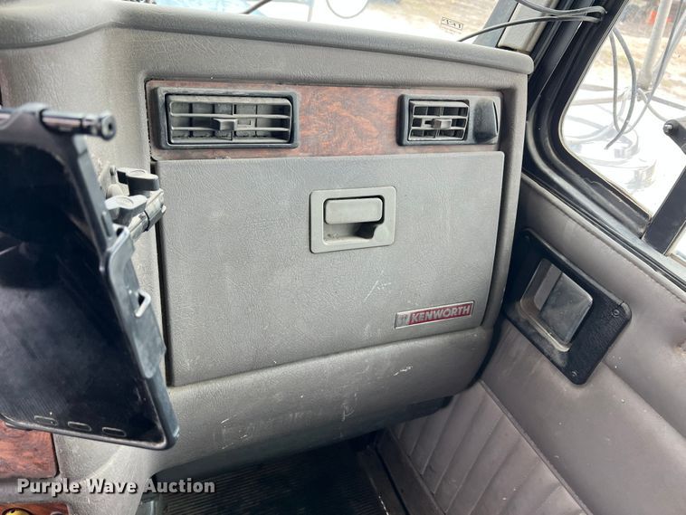 image for item KR9518 2002 Kenworth W900  semi truck