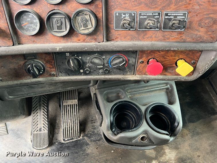 image for item KR9518 2002 Kenworth W900  semi truck