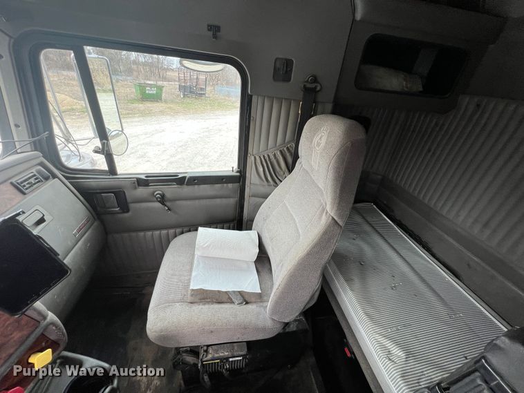 image for item KR9518 2002 Kenworth W900  semi truck