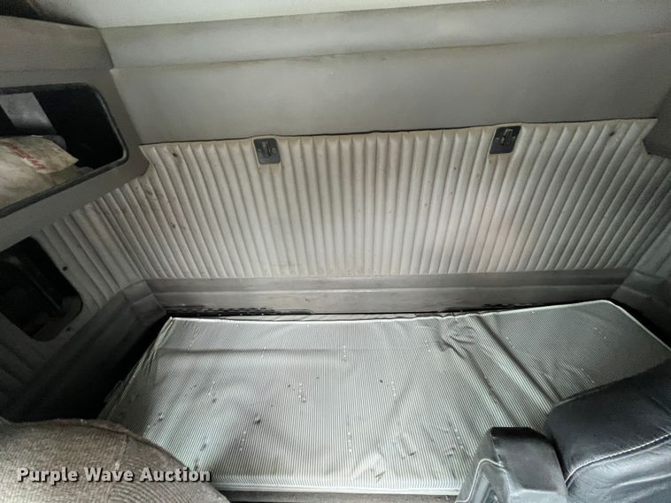 image for item KR9518 2002 Kenworth W900  semi truck