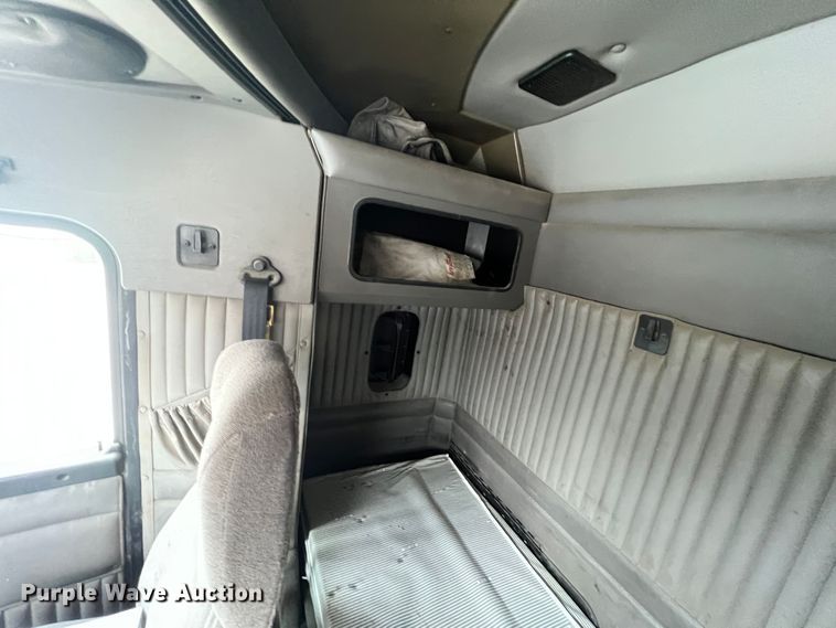 image for item KR9518 2002 Kenworth W900  semi truck